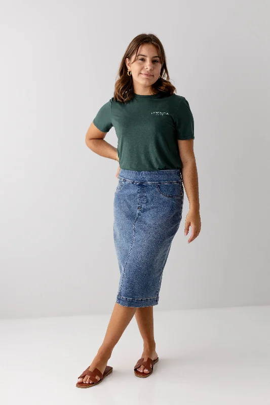 'Sara' Classic Knee Length Skirt in Medium Wash