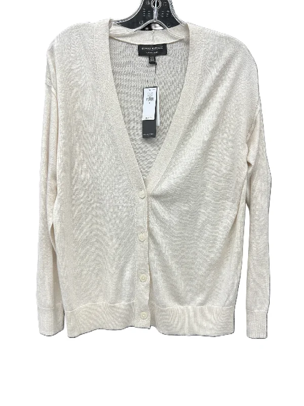 Sweater By Banana Republic In Cream, Size: Xs